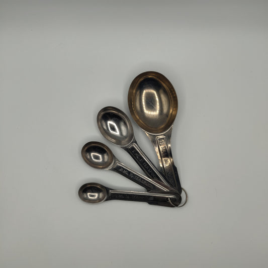 Used Metal Measuring Spoon Set (4)